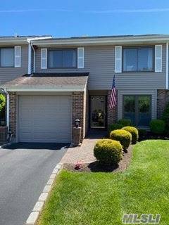 257 Pond View LN, Smithtown, NY 11787