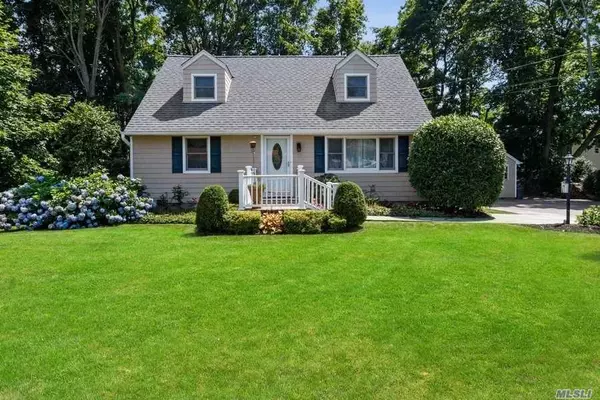 East Northport, NY 11731,14 Catalpa DR