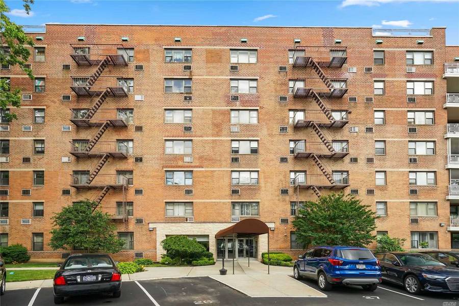 89-40 151st AVE #6E, Howard Beach, NY 11414