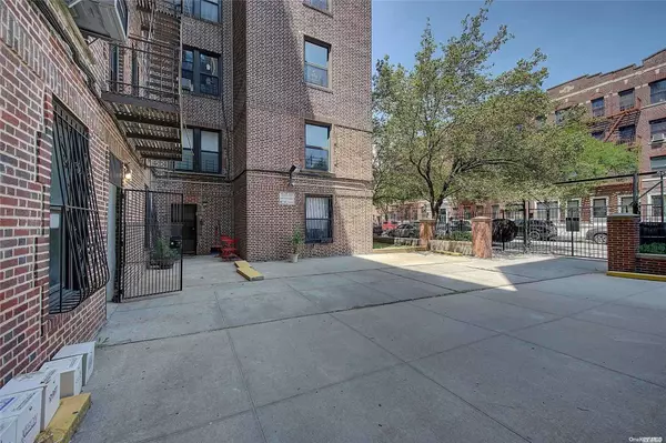 255 Eastern Pkwy #G1, Crown Heights, NY 11238