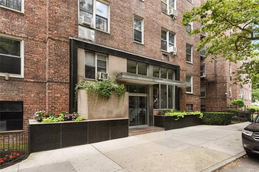 66-10 Yellowstone Blvd #1G, Forest Hills, NY 11375