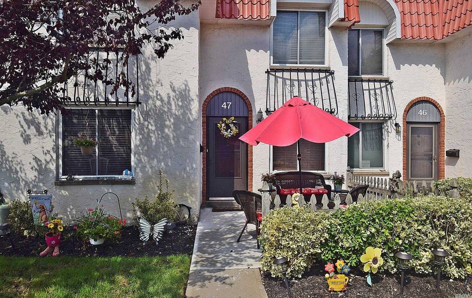 47 Alhambra DR #47, Oceanside, NY 11572