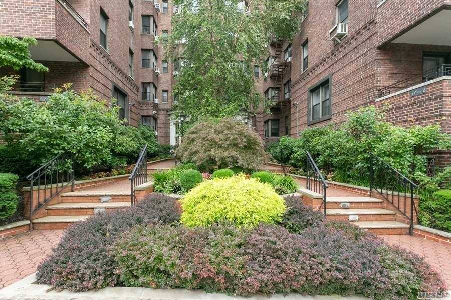 69-40 Yellowstone BLVD #305, Forest Hills, NY 11375