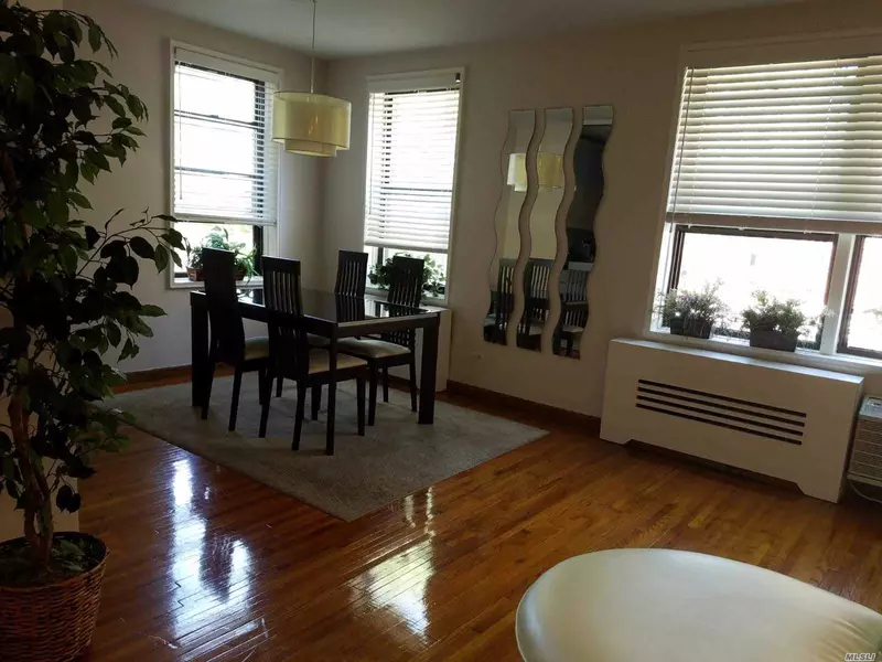 100-25 W Queens BLVD #3FF, Forest Hills, NY 11375