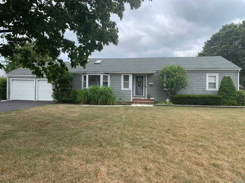 74 Fairway AVE, Riverhead, NY 11901