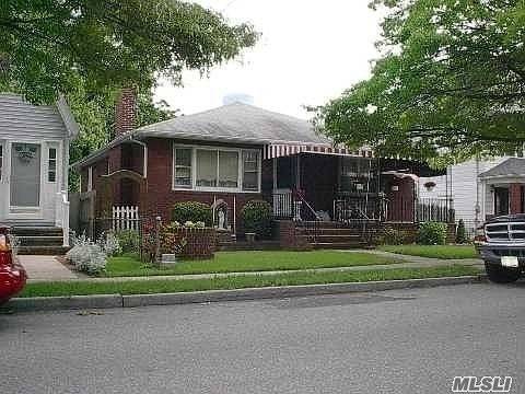 863 Court RD, Franklin Square, NY 11010