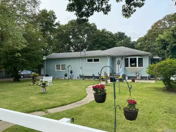 Mastic Beach, NY 11951,38 Woodcut DR