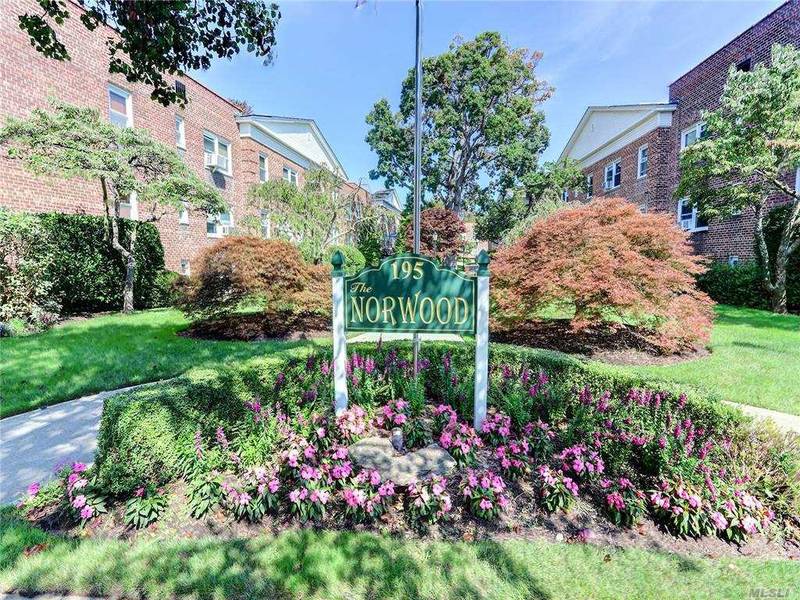 195 N Village AVE #24 G, Rockville Centre, NY 11570