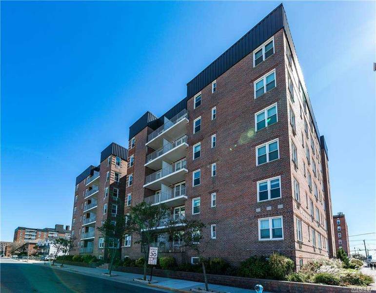 210 E Broadway #3F, Long Beach, NY 11561