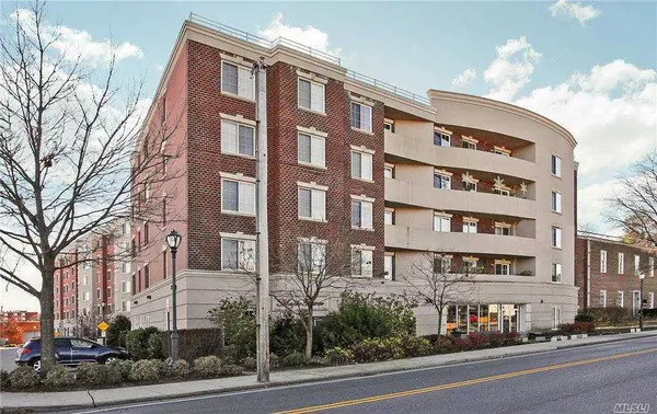 242 Maple AVE #210, Westbury, NY 11590