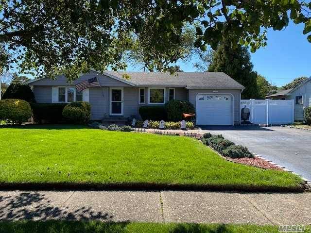 176 S Plaisted AVE, Hauppauge, NY 11788