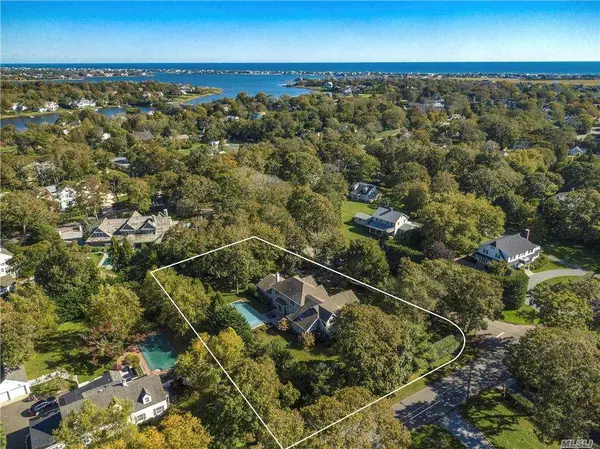 Westhampton Beach, NY 11978,4 Howell LN