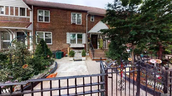 Jackson Heights, NY 11370,32-21 76 ST