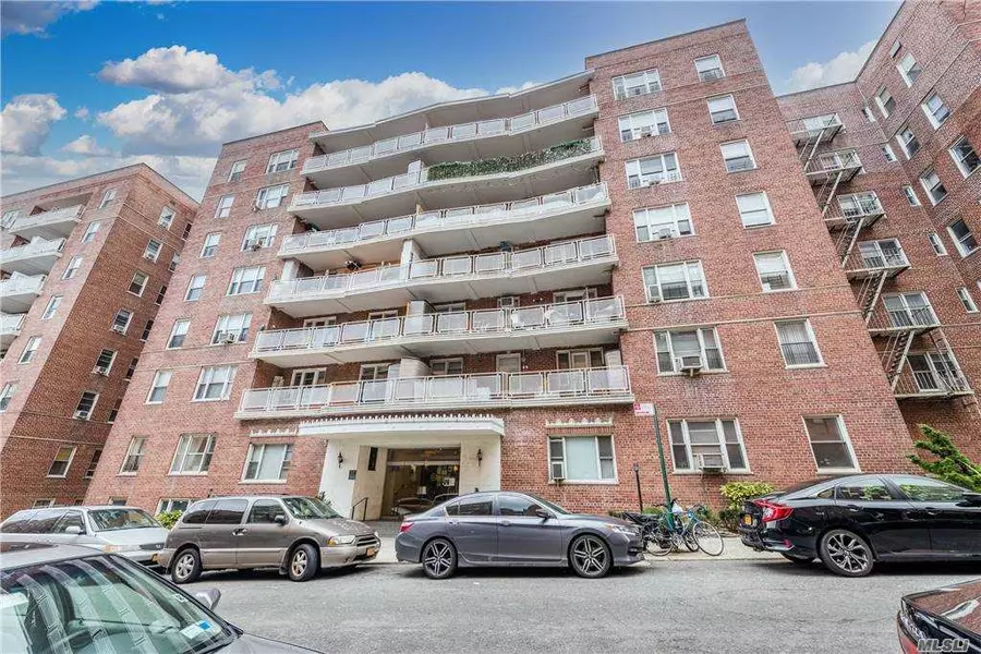 104-20 68 DR #B61, Forest Hills, NY 11375