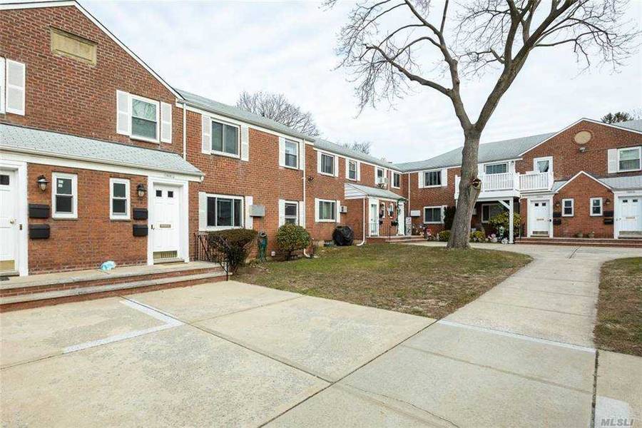 73-13 260th ST #G, Glen Oaks, NY 11004