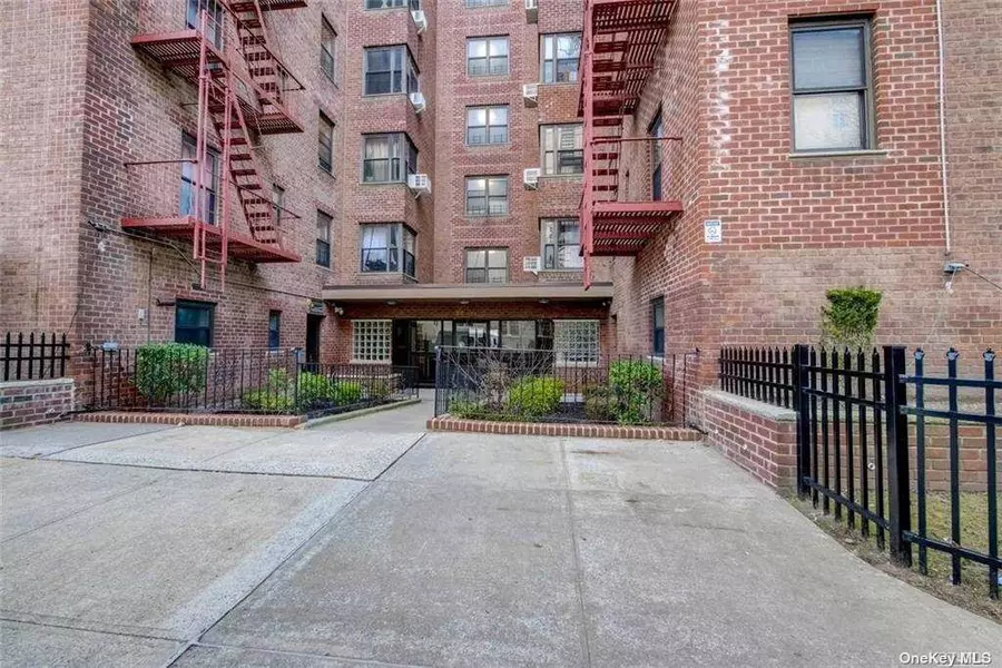 32-20 89th ST #E409, Jackson Heights, NY 11372