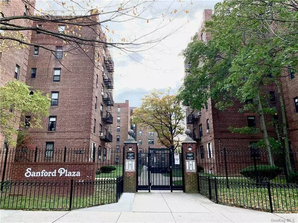 Flushing, NY 11355,144-60 Sandford AVE #32