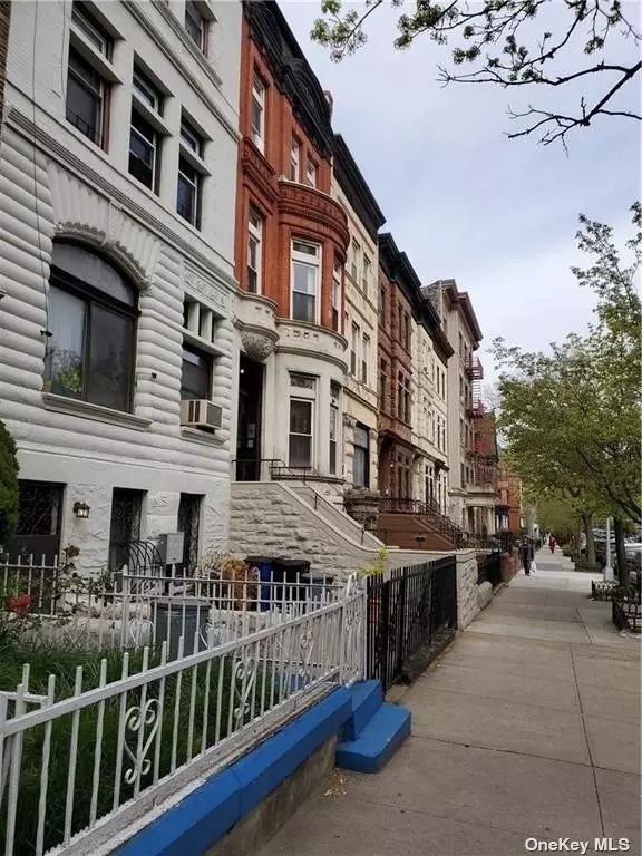 Crown Heights, NY 11216,643 Saint Marks AVE