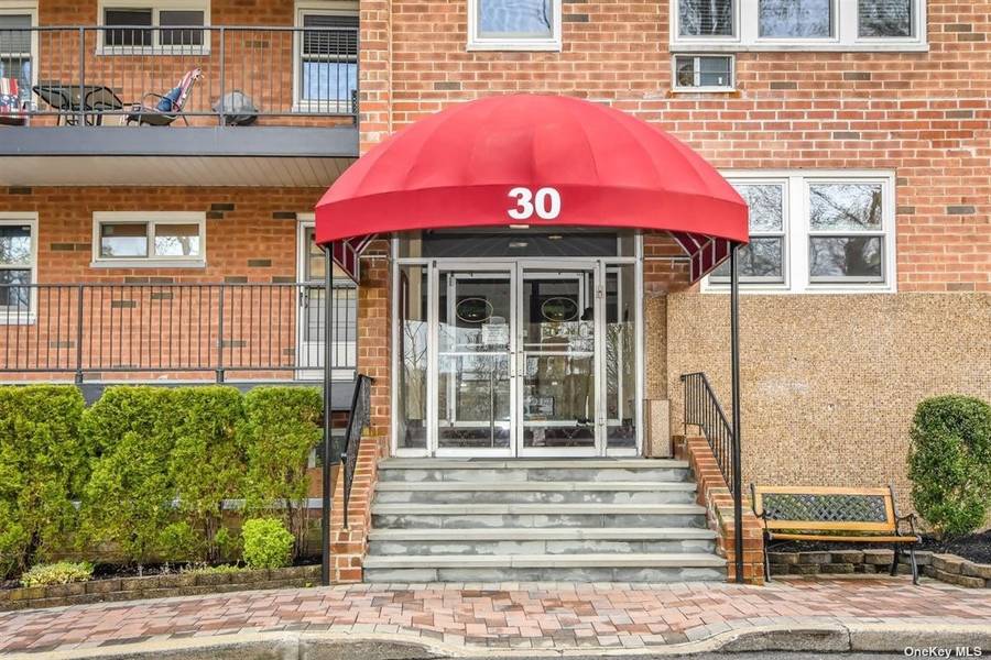 30 Pearsall AVE #1A, Glen Cove, NY 11542