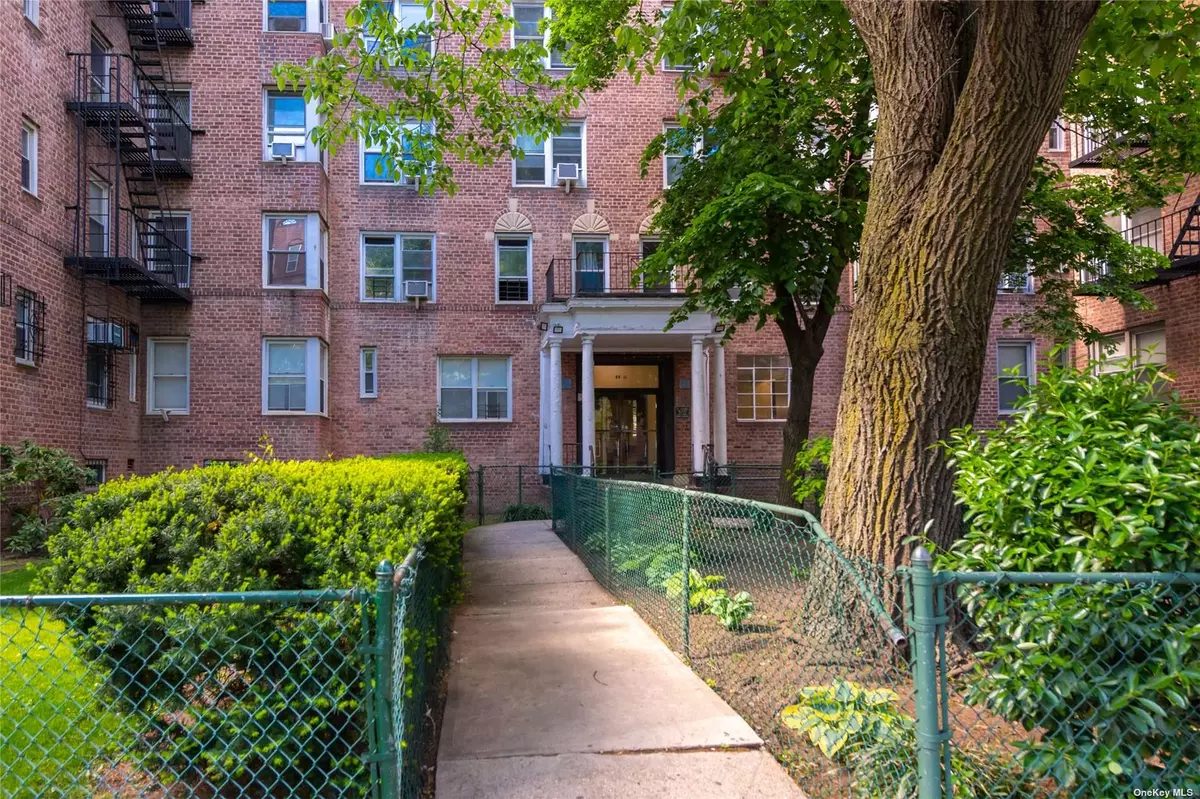 Jackson Heights, NY 11372,85-11 34th AVE #5M