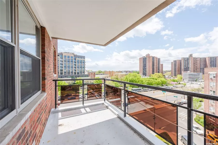 70-20 108 ST #6P, Forest Hills, NY 11375