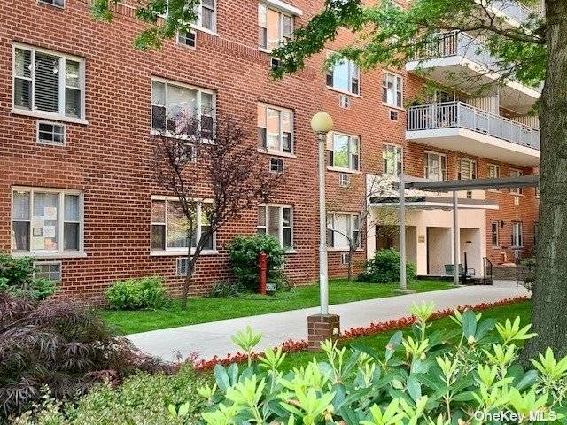 52-40 39 DR #7B, Woodside, NY 11377