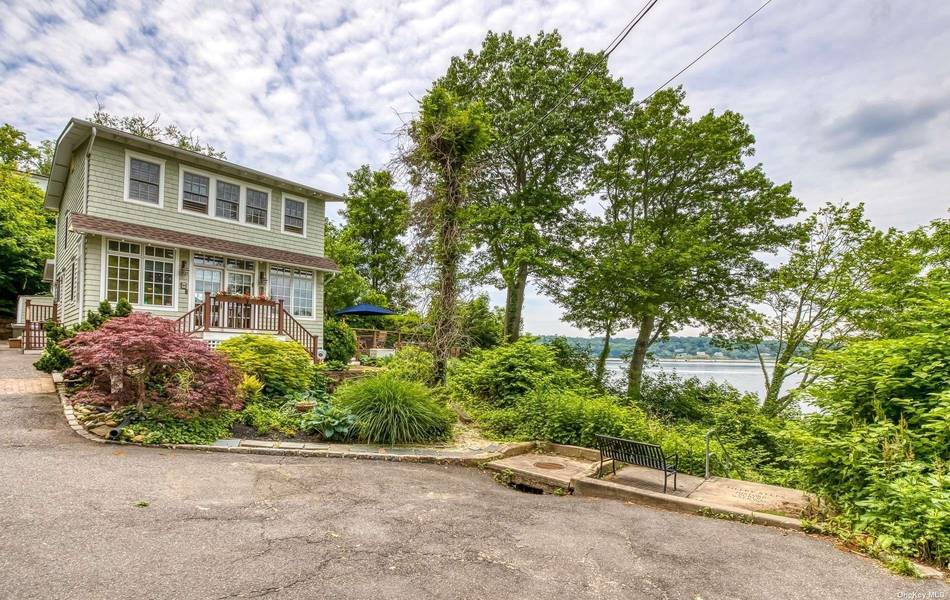 245 Tilley PL, Sea Cliff, NY 11579