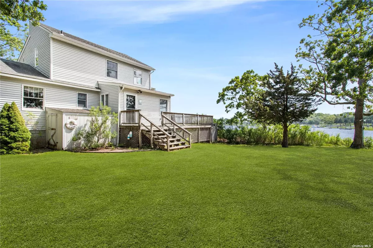 Southold, NY 11971,530 Sunset WAY