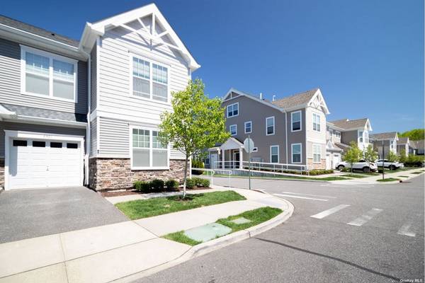 2401 Townhome WAY #2401, Huntington Station, NY 11746