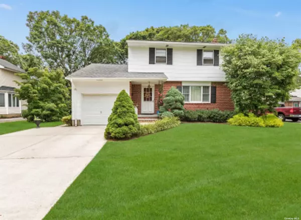 East Islip, NY 11730,239 Wensley LN