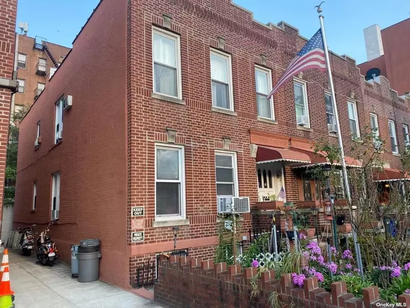 47-41 39 PL, Sunnyside, NY 11104