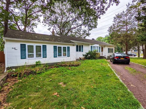 41 Mon Repos LN, Nesconset, NY 11767