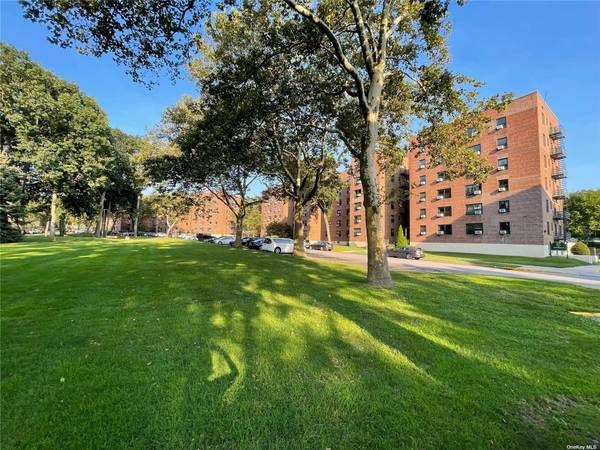 213-02 75 AVE #1 E, Bayside, NY 11364