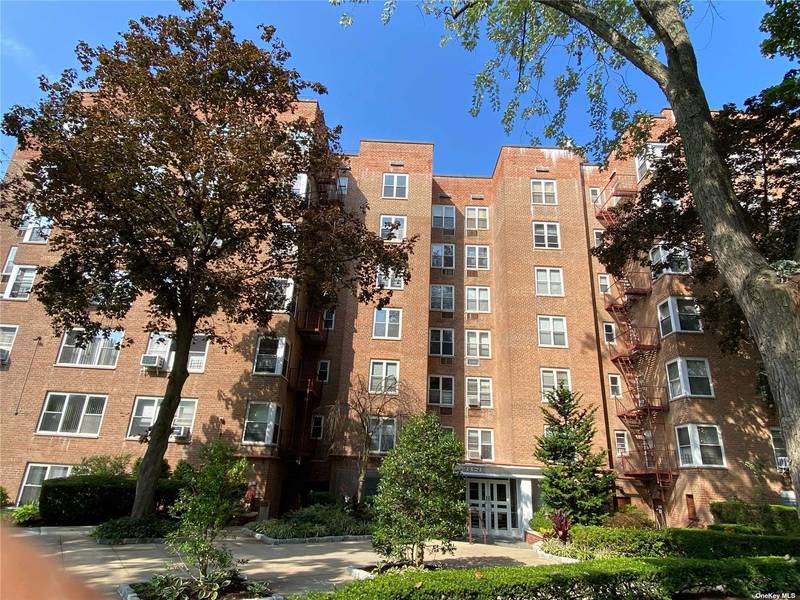 209-20 18th AVE #3E, Bayside, NY 11360