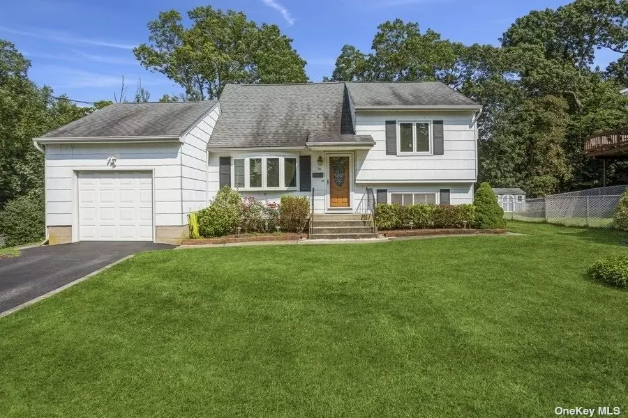 25 Lake Park ST, Lake Ronkonkoma, NY 11779