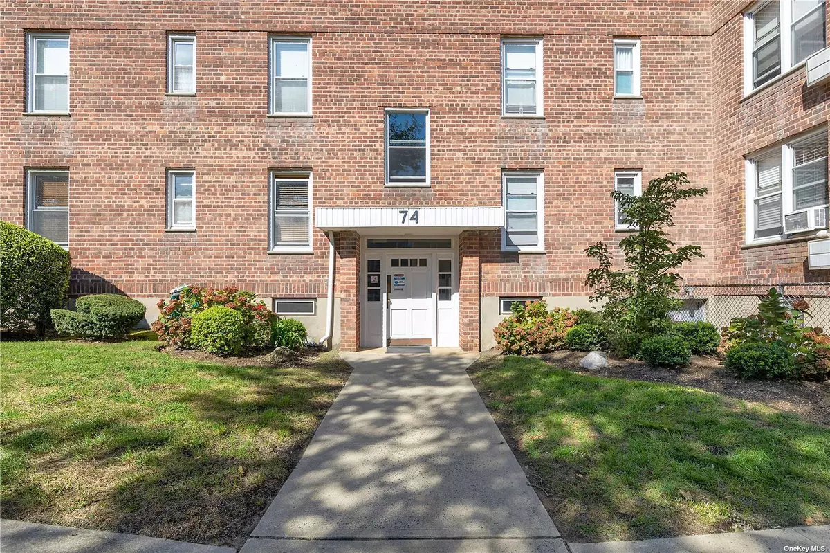 Valley Stream, NY 11581,74 Gibson BLVD #1B