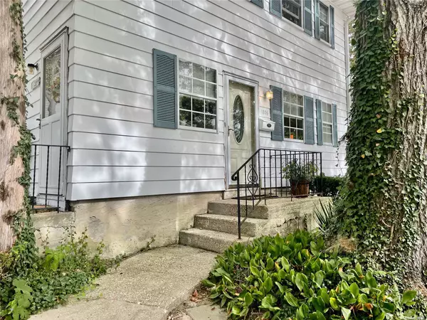 Hauppauge, NY 11749,1006 Towne House #1006