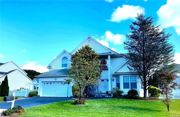 Holtsville, NY 11742,9 Lilac LN