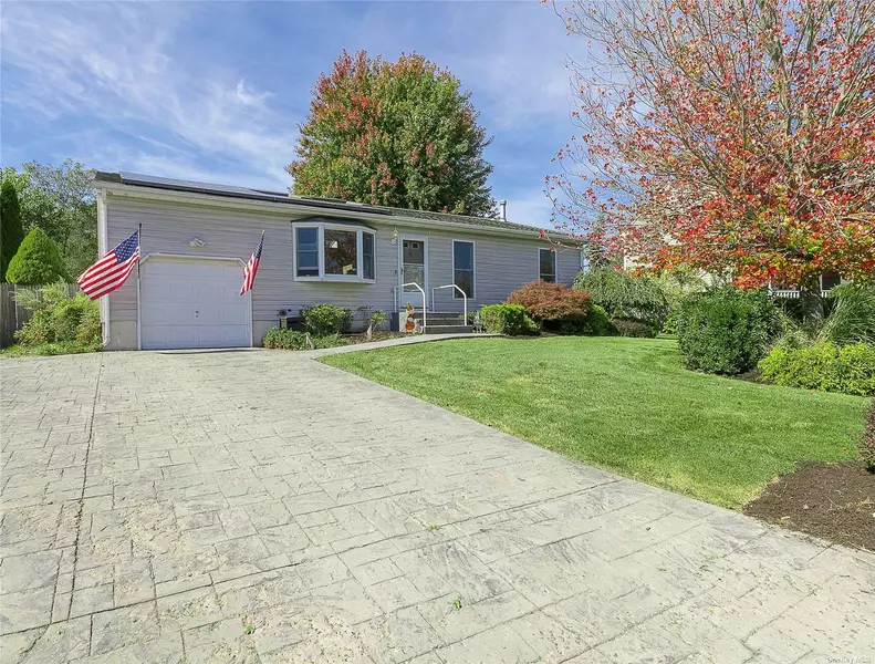 20 Meadow CT, Manorville, NY 11949