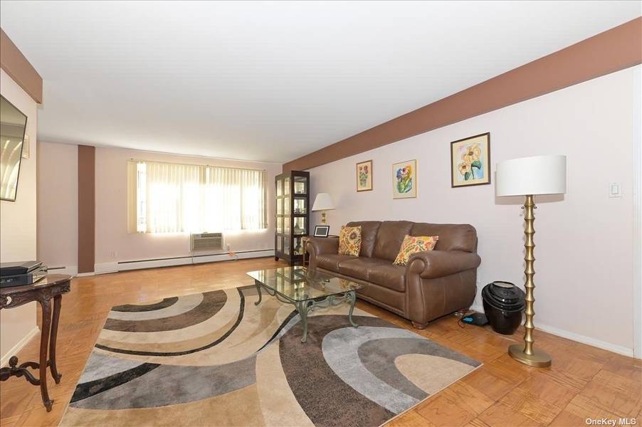 101 Lincoln AVE #1J, Mineola, NY 11501