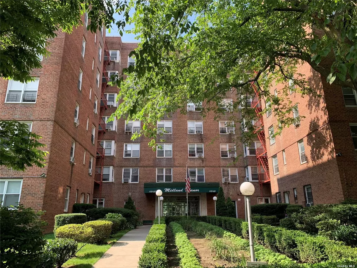 Jamaica Estates, NY 11432,182-25 Wexford TER #502