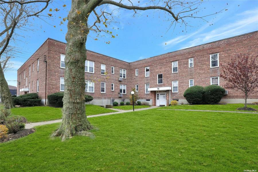 78 Gibson Blvd #1A, Valley Stream, NY 11581