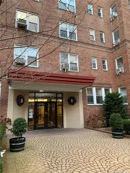 99-31 64 AVE #e12, Rego Park, NY 11374