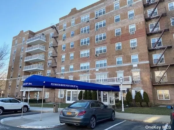 Howard Beach, NY 11414,85-09 151st AVE #2K