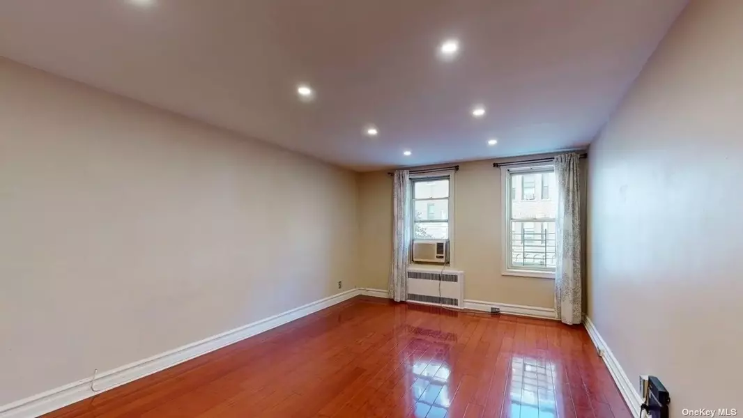 35-05 72 ST #2A, Jackson Heights, NY 11372