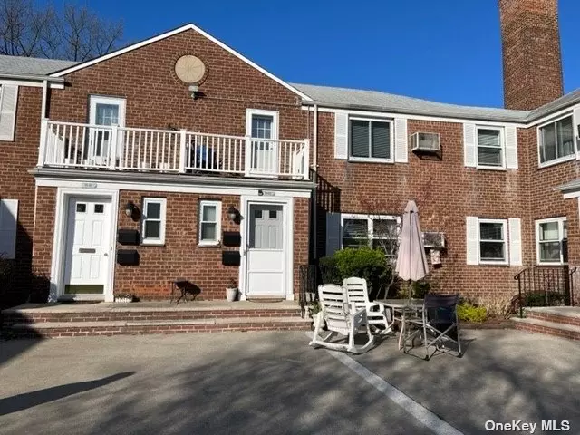 73-53 255 ST #A, Glen Oaks, NY 11004