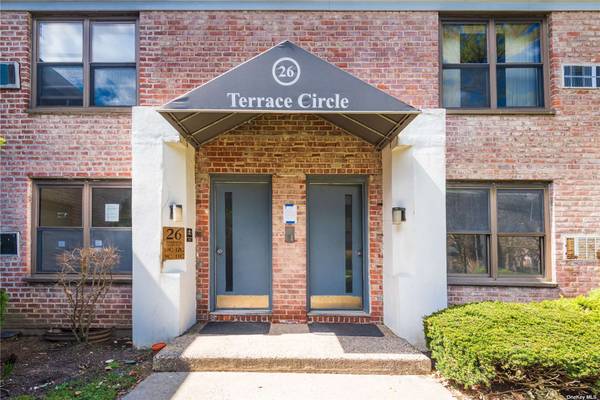 26 Terrace CIR #11C,  Great Neck,  NY 11021