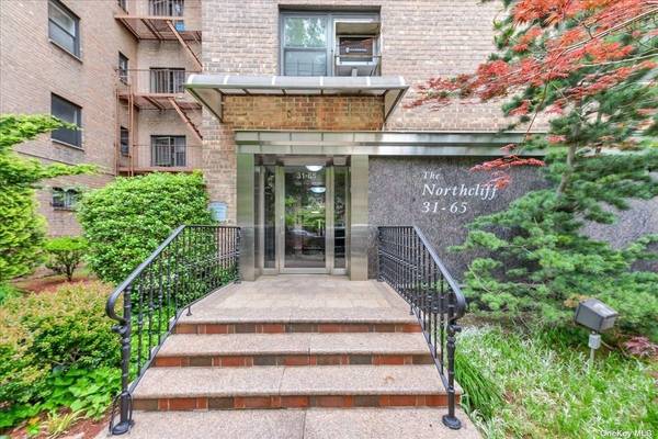 31-65 138 ST #6A,  Flushing,  NY 11354