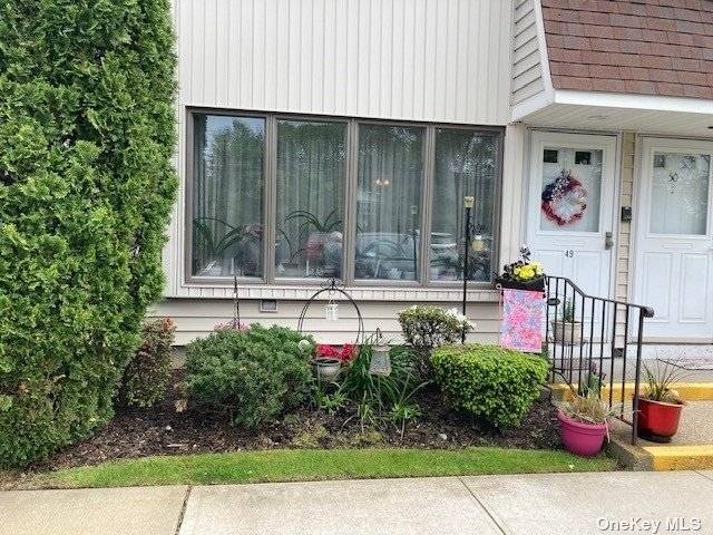 20 Laurel AVE #49, East Islip, NY 11730