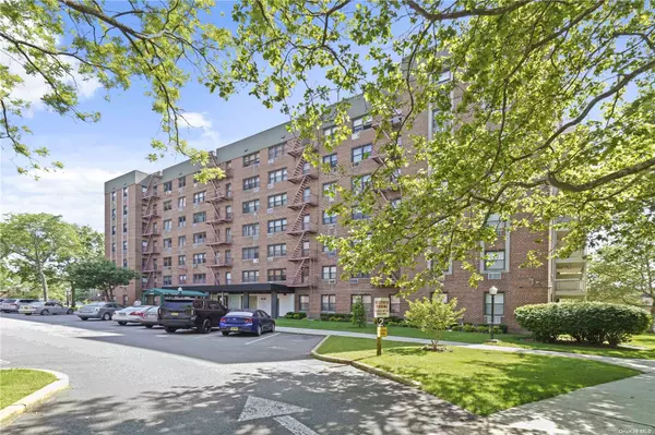 Howard Beach, NY 11414,84-10 153rd AVE #4K